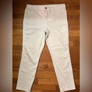 Style & Co Women’s Straight Leg Ankle Length Lightweight Jeans Size 10